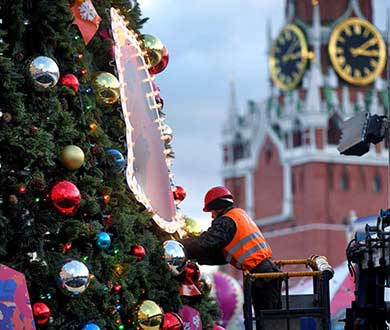 Монтаж больших ёлок в Мурманске